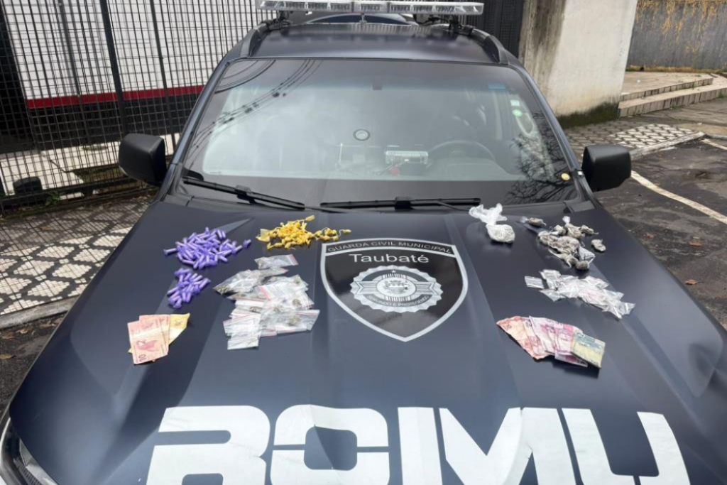GCM apreende dois adolescentes com drogas durante ocorrência no bairro Esplanada Santa Terezinha, em Taubaté.