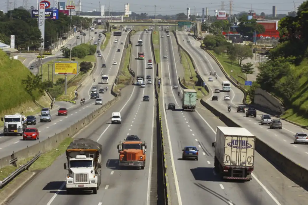 Feriado da Independência deve aumentar o movimento nas rodovias do Vale do Paraíba. Veja os horários de maior fluxo na Dutra e Tamoios.