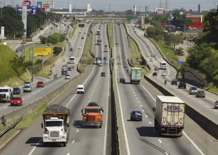 Feriado da Independência deve aumentar o movimento nas rodovias do Vale do Paraíba. Veja os horários de maior fluxo na Dutra e Tamoios.