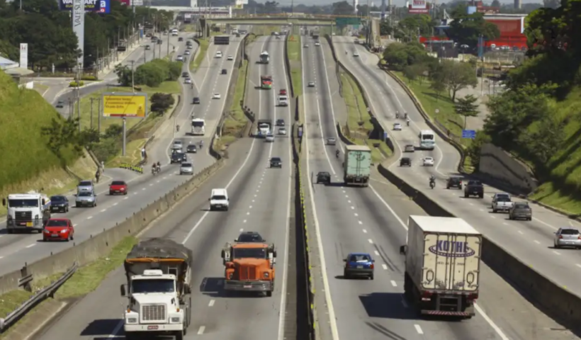 Feriado da Independência deve aumentar o movimento nas rodovias do Vale do Paraíba. Veja os horários de maior fluxo na Dutra e Tamoios.