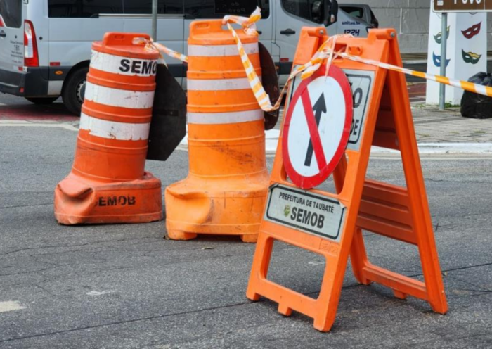 Obras de saneamento provocam interdições temporárias na Rua Marechal Arthur da Costa e Silva, em Taubaté, nesta terça e quarta-feira.