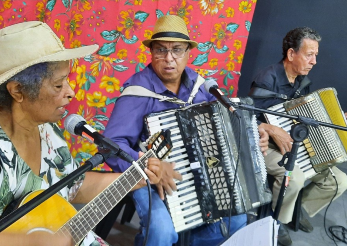 Encontro gratuito de violeiros promove apresentações e troca cultural na zona leste de São José, na Casa de Cultura Eugênia da Silva.