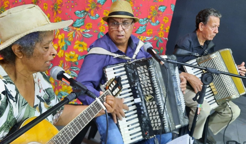 Encontro gratuito de violeiros promove apresentações e troca cultural na zona leste de São José, na Casa de Cultura Eugênia da Silva.
