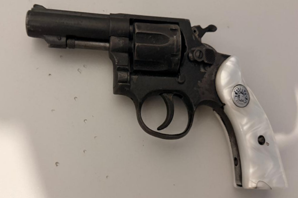 Homem é baleado duas vezes em Caçapava e suspeito de tentativa de homicídio é preso pela Polícia Militar nesta segunda-feira (21/9).