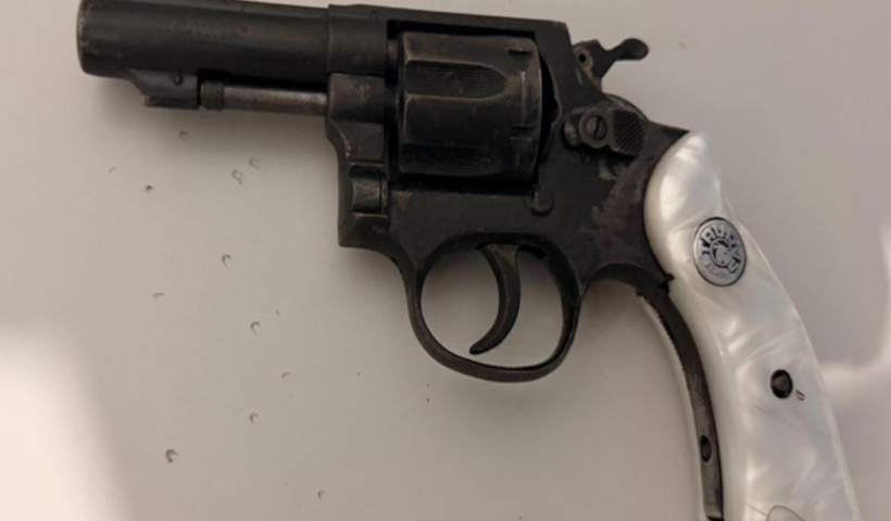 Homem é baleado duas vezes em Caçapava e suspeito de tentativa de homicídio é preso pela Polícia Militar nesta segunda-feira (21/9).