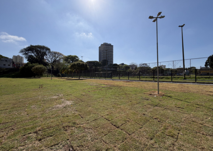 Prefeitura conclui restauração da Praça João do Pulo, em São José dos Campos, com melhorias na drenagem, passeio e área verde.