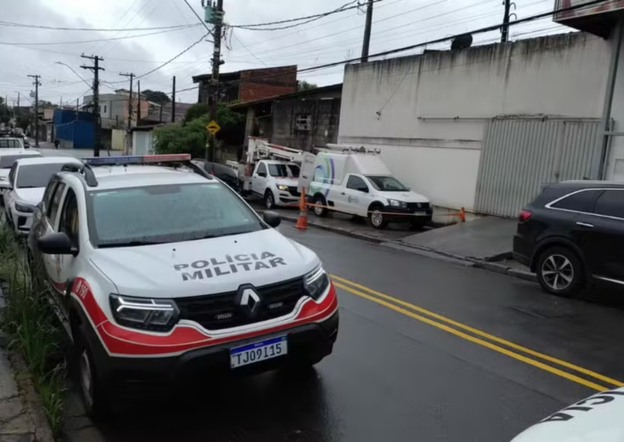 Padaria mantém ligação irregular de energia durante operação policial em Taubaté. EDP estima prejuízo de R$ 10 mil.