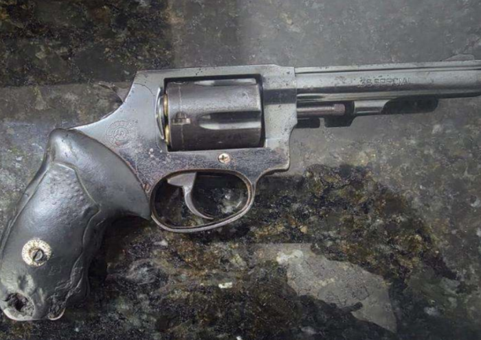 Homem é preso em Caraguatatuba após homicídio em Boiçucanga, em São Sebastião. Polícia apreendeu arma, munições, drogas e um jabuti.