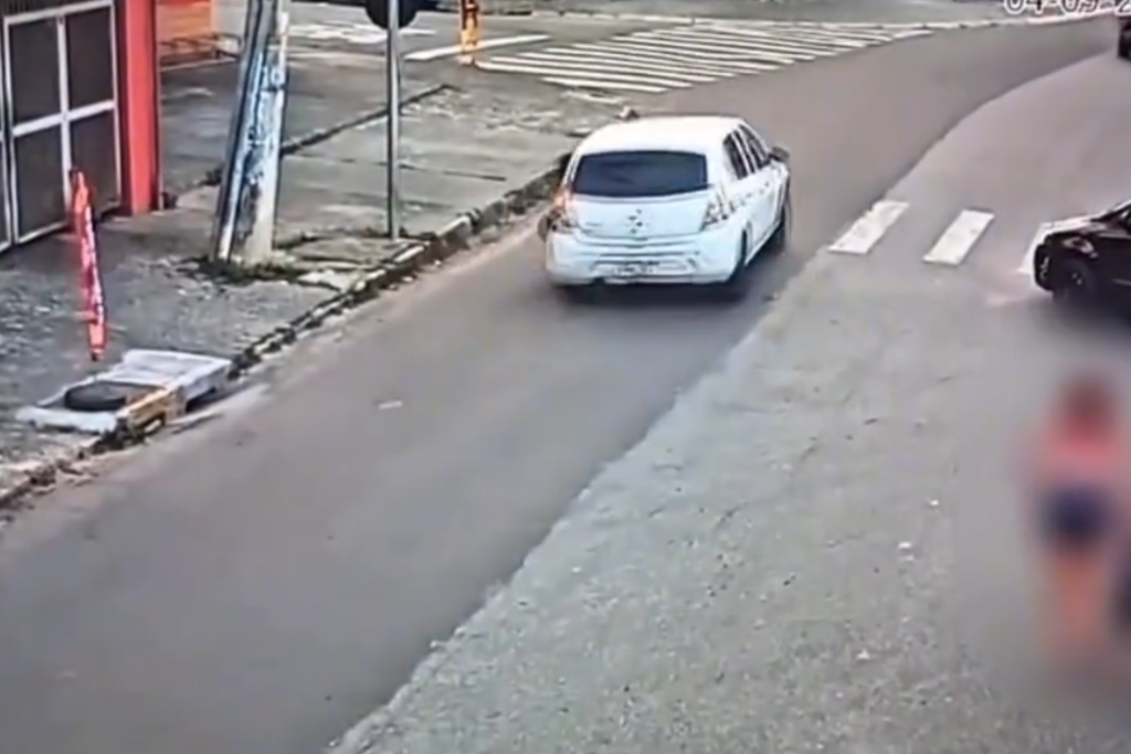 Passageira é arrastada por motorista de aplicativo na divisa entre Taubaté e Tremembé. Caso foi registrado como lesão corporal e roubo.