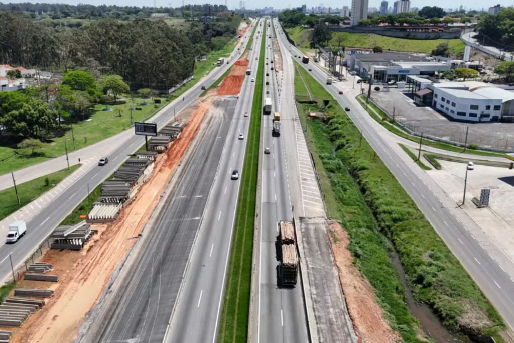 Obras interditam faixa da Rodovia Presidente Dutra no km 144, em São José dos Campos, no sentido São Paulo. Veja os horários e orientações.
