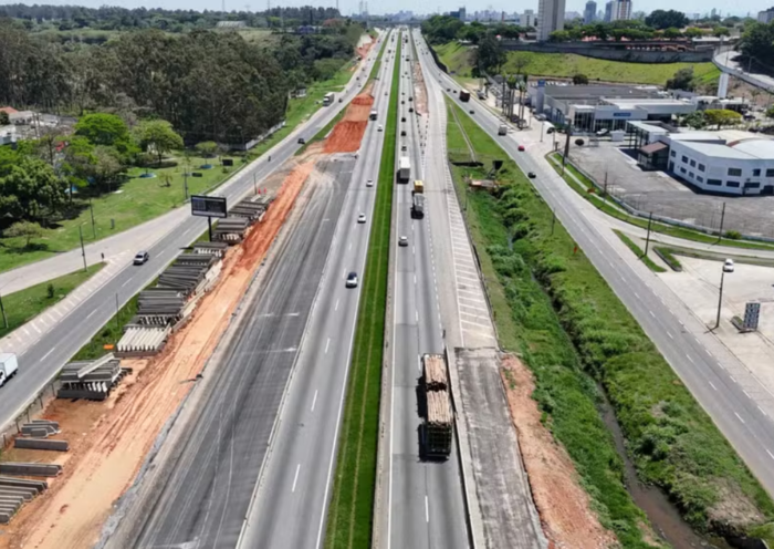 Obras interditam faixa da Rodovia Presidente Dutra no km 144, em São José dos Campos, no sentido São Paulo. Veja os horários e orientações.