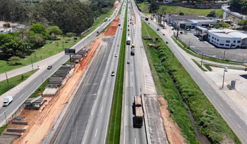 Obras interditam faixa da Rodovia Presidente Dutra no km 144, em São José dos Campos, no sentido São Paulo. Veja os horários e orientações.