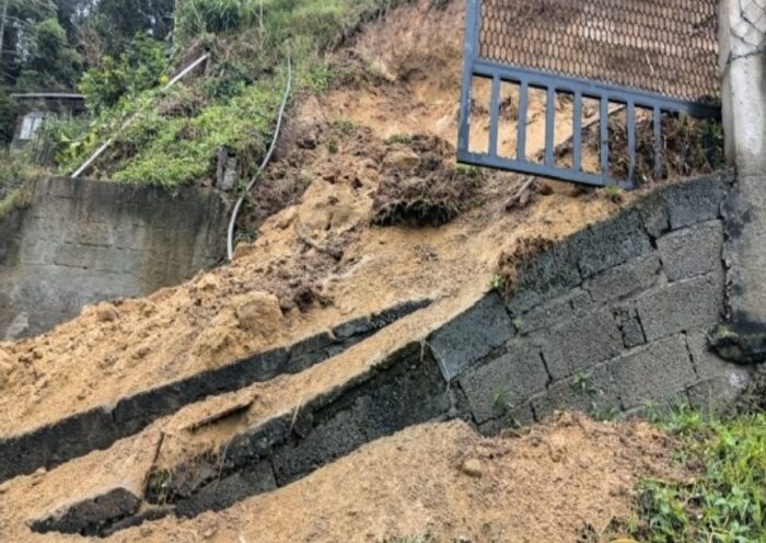Deslizamento na SP-55 provoca interdição de imóvel em São Sebastião