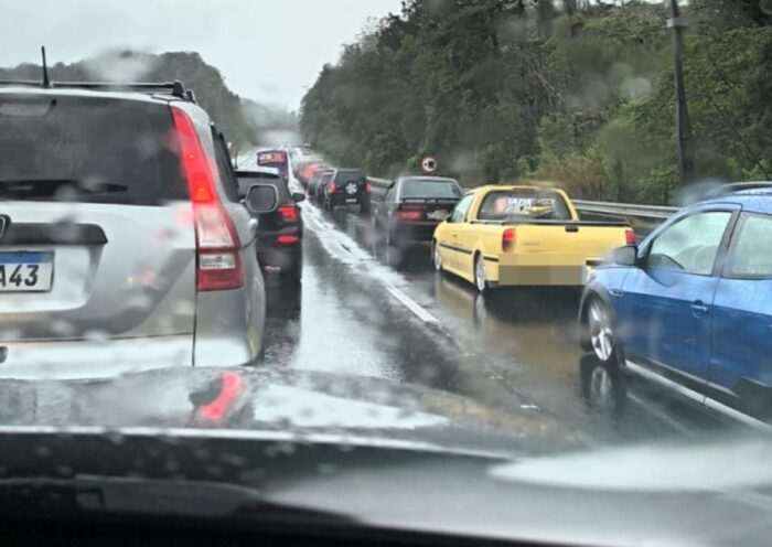 SERRA ANTIGA FECHADA: chuva provoca operação especial na Tamoios e exige atenção de motoristas no Vale e Litoral Norte