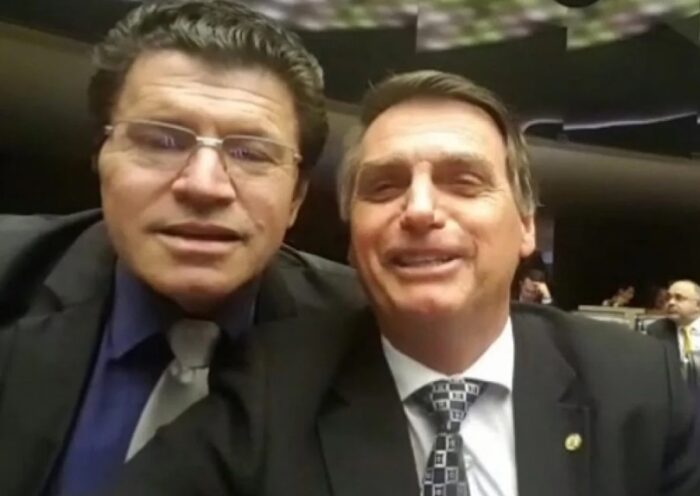 Quem é o ex-assessor de Bolsonaro que propôs retirar título de padroeira do Brasil
