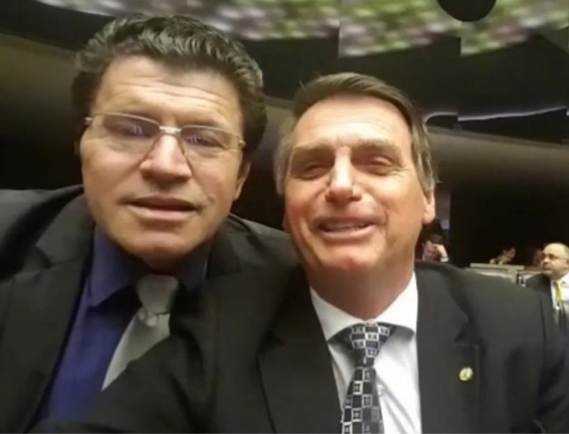 Quem é o ex-assessor de Bolsonaro que propôs retirar título de padroeira do Brasil