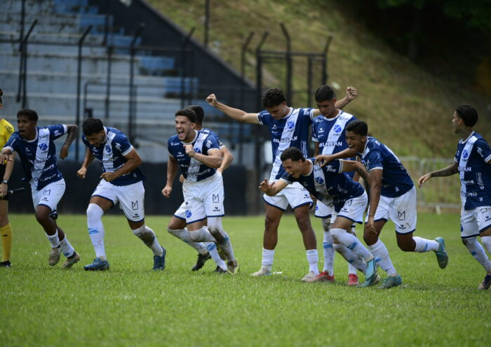 Jogadores do EC Taubaté na final do Campeonato Paulista Sub-20 Série B
