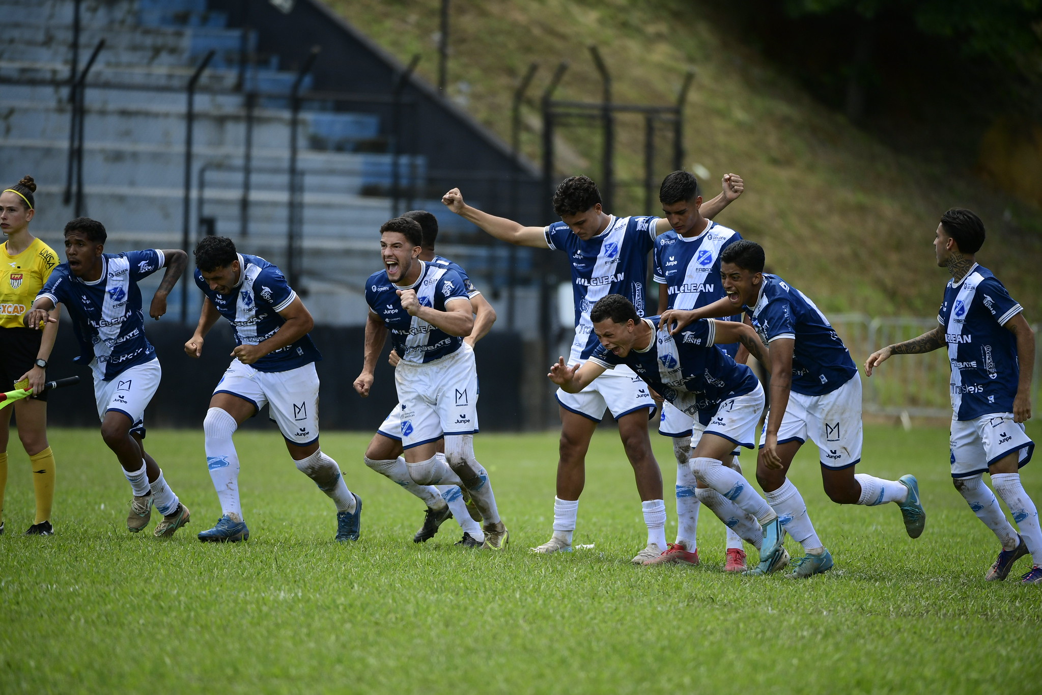 Jogadores do EC Taubaté na final do Campeonato Paulista Sub-20 Série B
