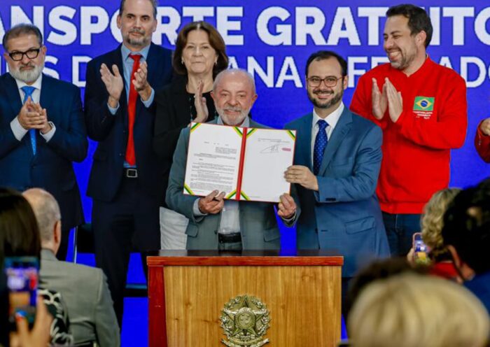 Lula sanciona aumento do teto do MEI e perdão de dívidas