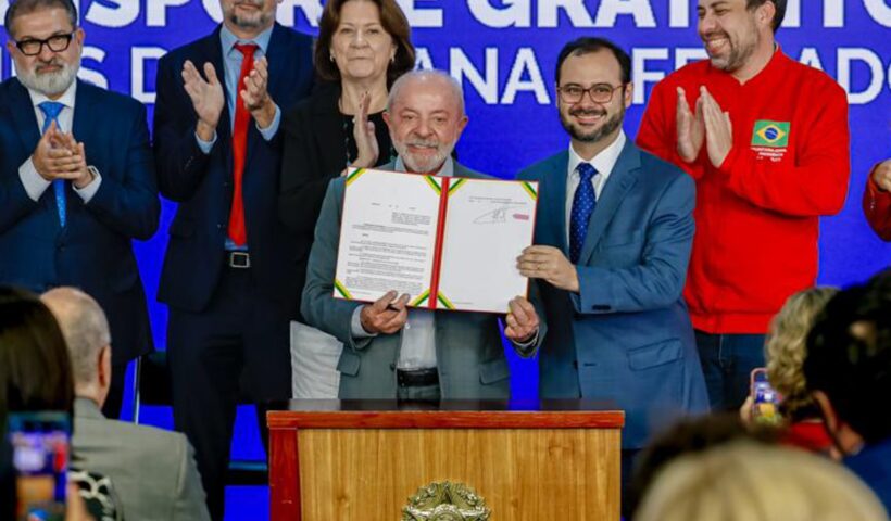 Lula sanciona aumento do teto do MEI e perdão de dívidas