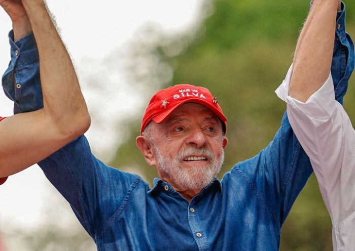 Lula é reeleito para o quarto mandato como presidente do Brasil com 51,74% dos votos