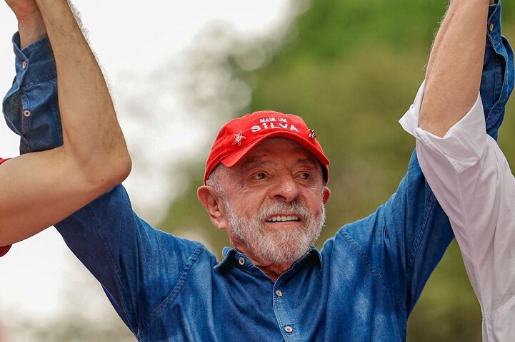 Lula é reeleito para o quarto mandato como presidente do Brasil com 51,74% dos votos