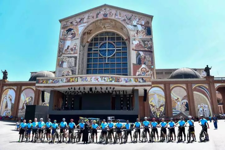 Cantor Daniel percorre 318 km de bicicleta até o Santuário de Aparecida