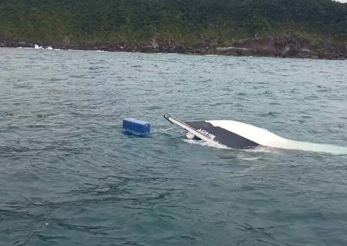 Bombeiros encontram corpo de homem desaparecido após naufrágio em Ilhabela
