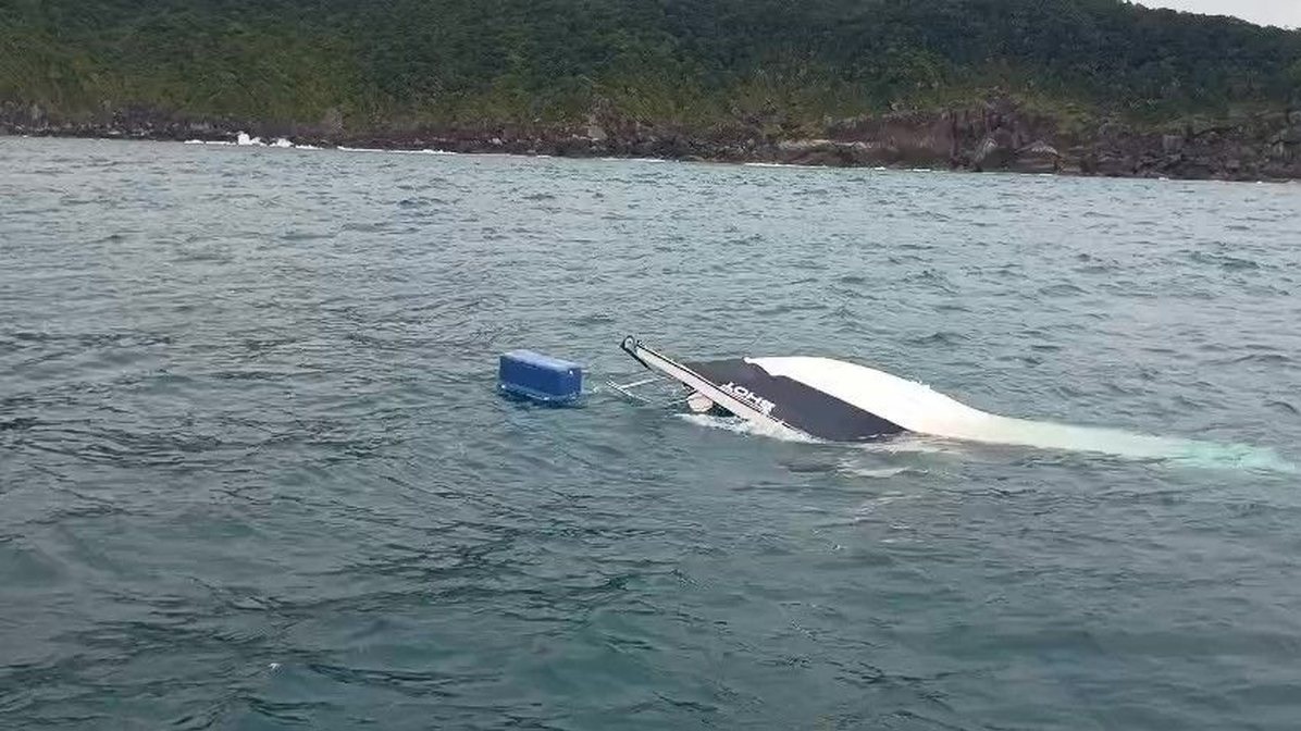 Bombeiros encontram corpo de homem desaparecido após naufrágio em Ilhabela
