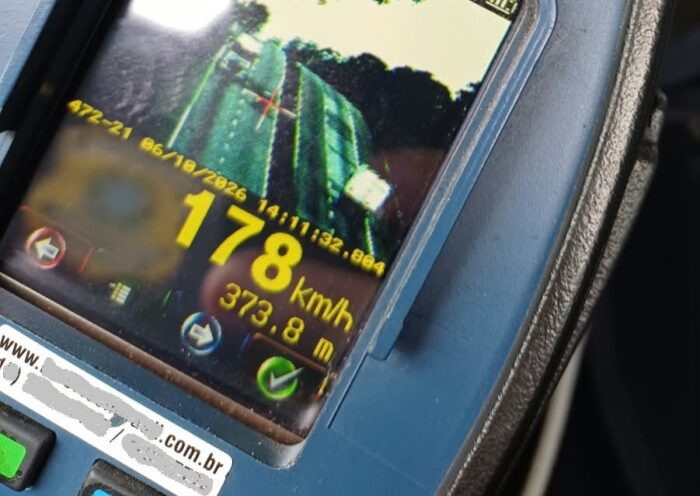 PRF flagra veículo a 178 km/h na Dutra, em Aparecida