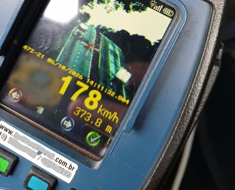 PRF flagra veículo a 178 km/h na Dutra, em Aparecida