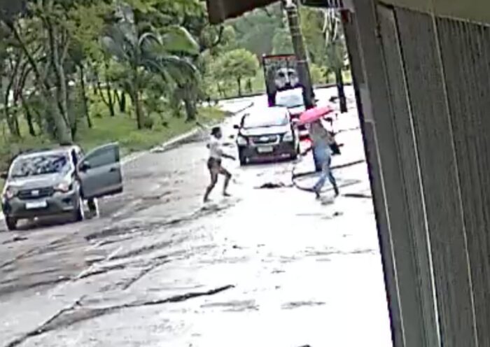 A tentativa de homicídio ocorreu na tarde de sexta-feira (9), por volta das 16h30, no Jardim Paraíso do Sol, zona leste da cidade