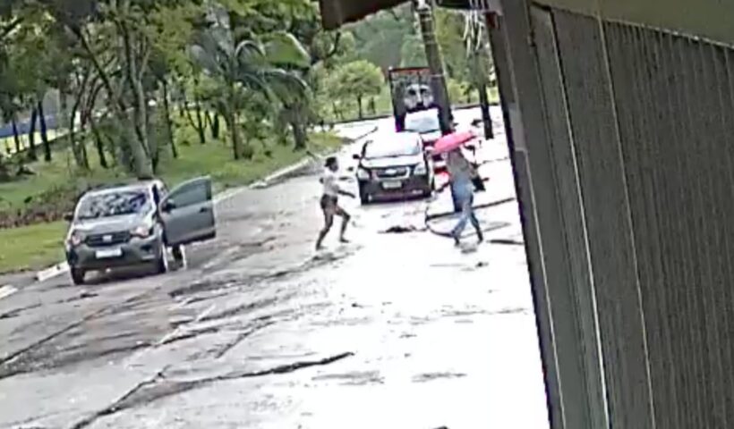 A tentativa de homicídio ocorreu na tarde de sexta-feira (9), por volta das 16h30, no Jardim Paraíso do Sol, zona leste da cidade