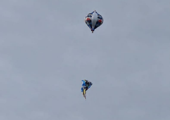 não havia confirmação de que o balão tivesse caído, nem de feridos ou danos relacionados ao caso.