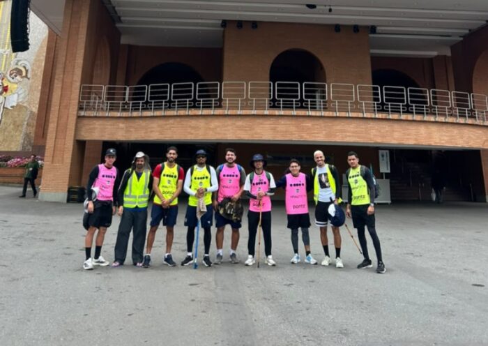 Jogadores e staff do São José EC em romaria após a conquista da Copa Paulista