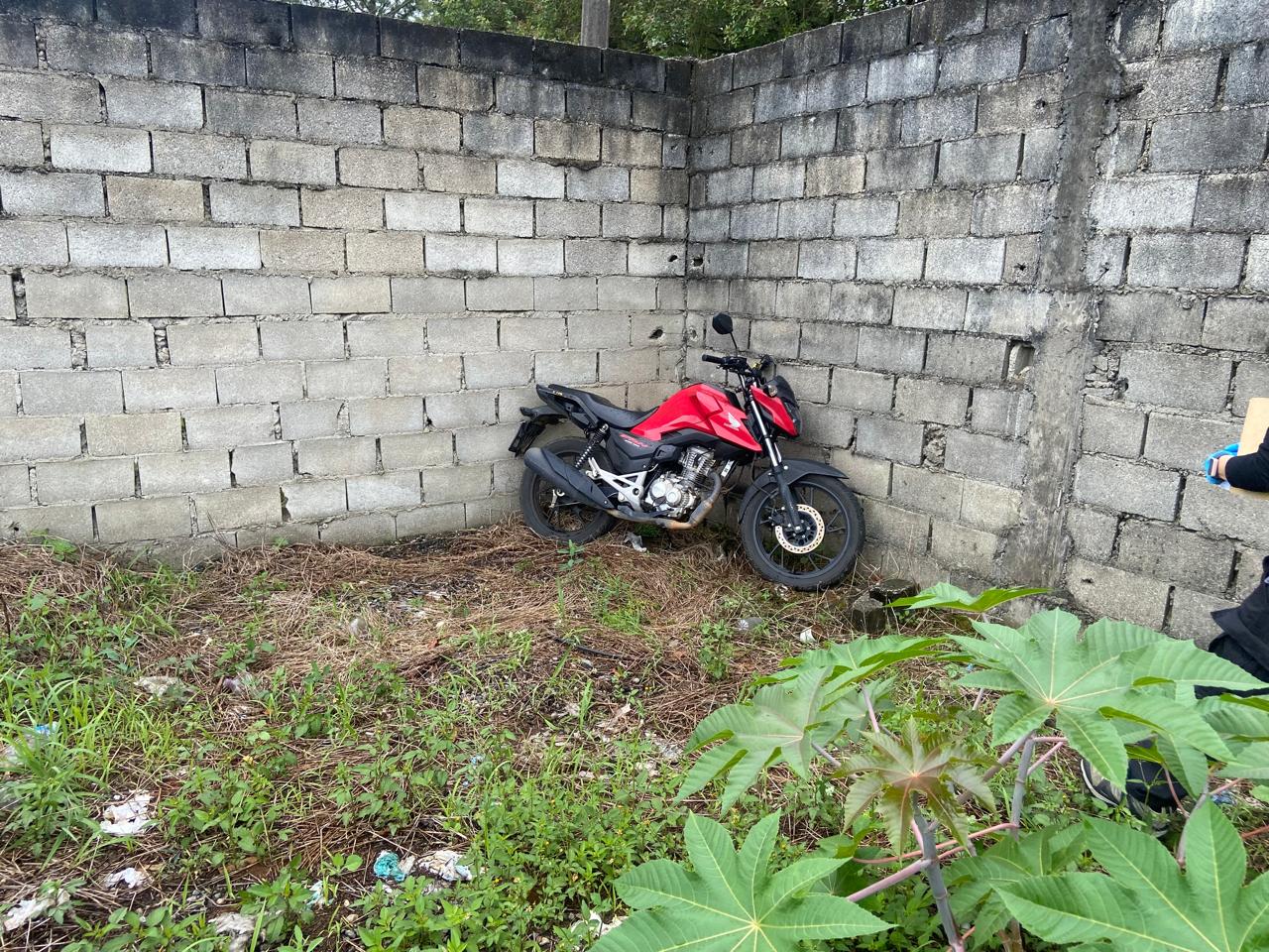 Polícia encontra em Caçapava moto usada na fuga após homicídio em São José dos Campos