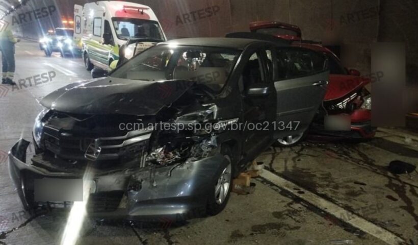 Engavetamento na Carvalho Pinto deixa 4 pessoas feridas em Jacareí