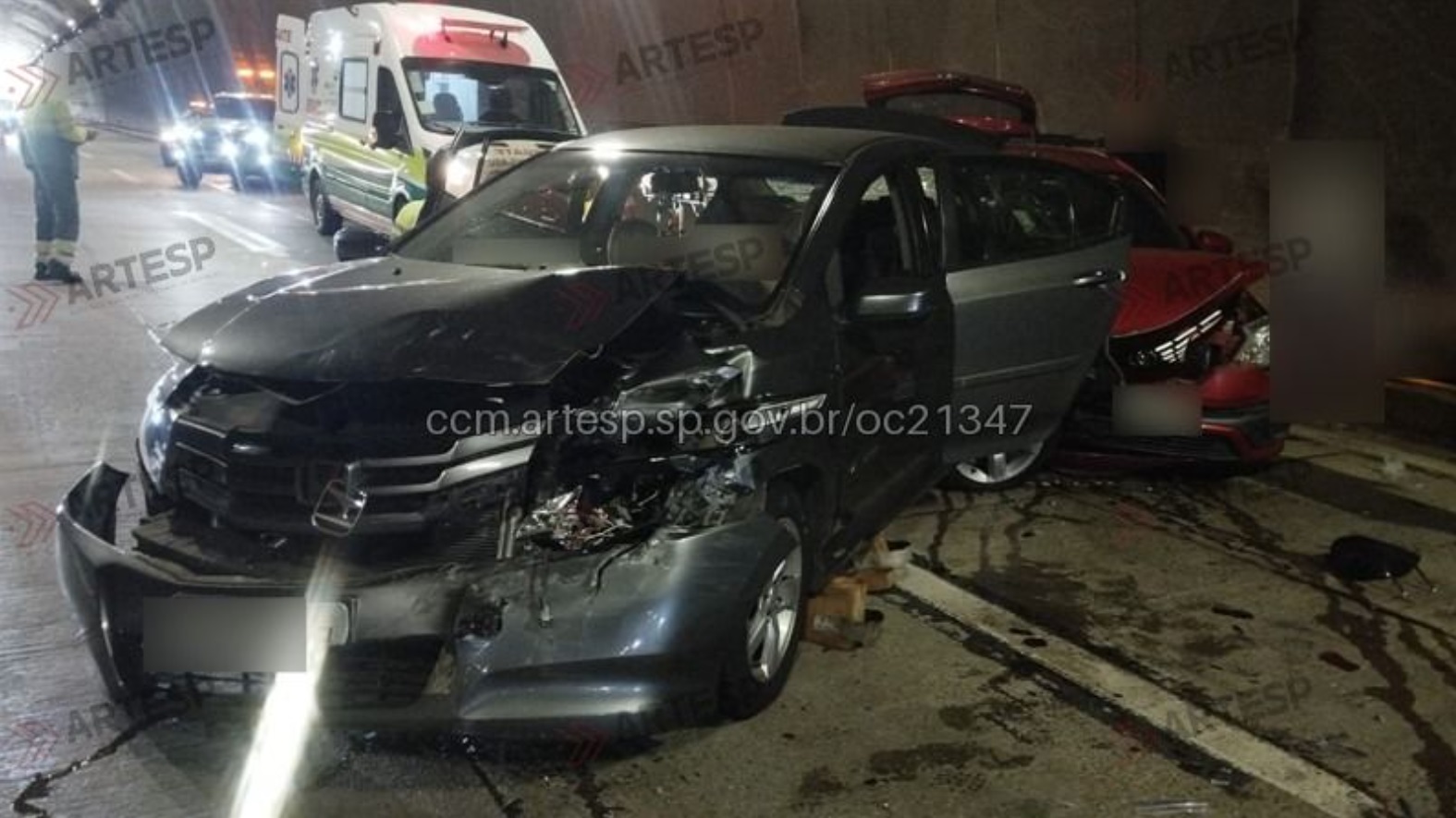 Engavetamento na Carvalho Pinto deixa 4 pessoas feridas em Jacareí
