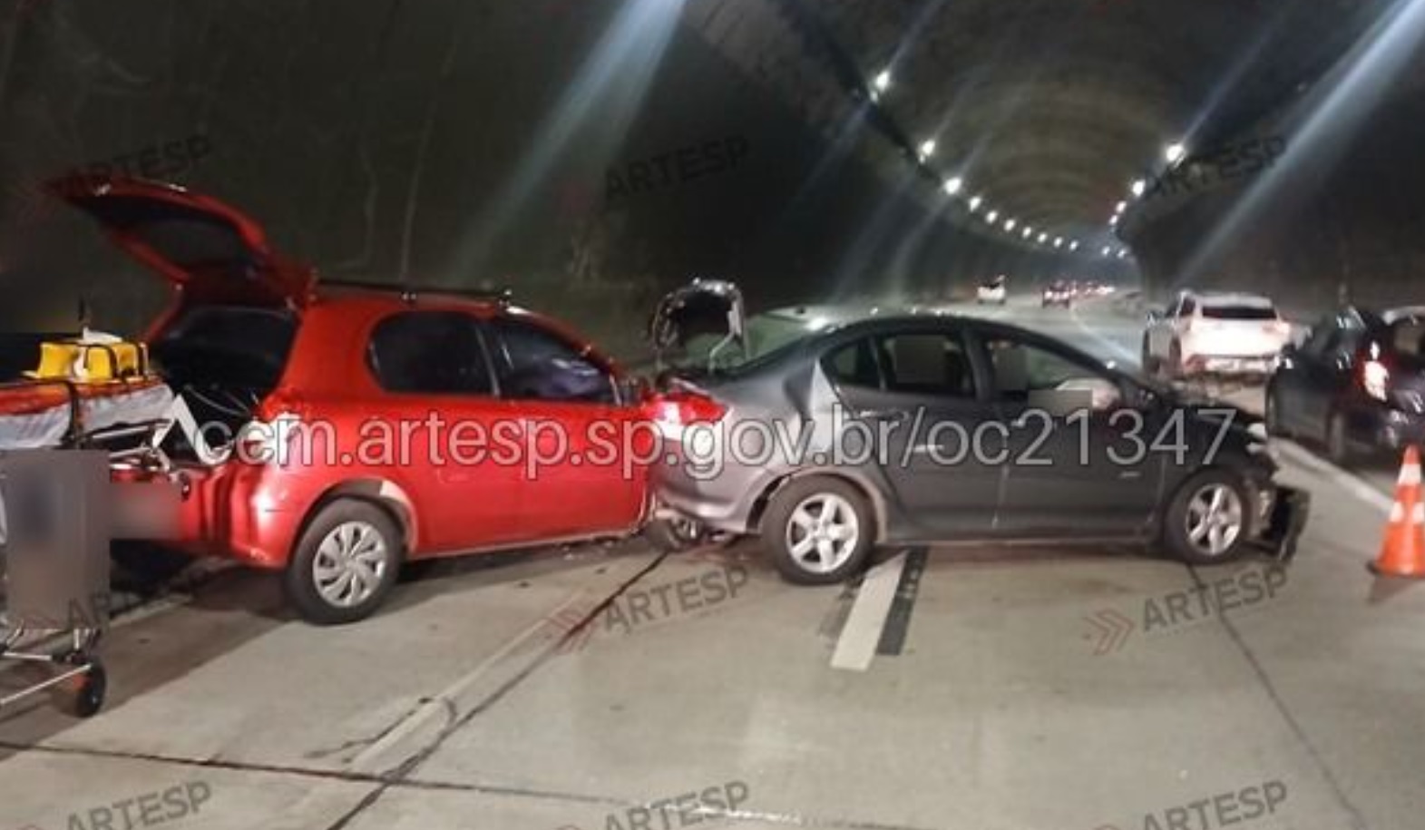 Engavetamento na Carvalho Pinto deixa 4 pessoas feridas em Jacareí