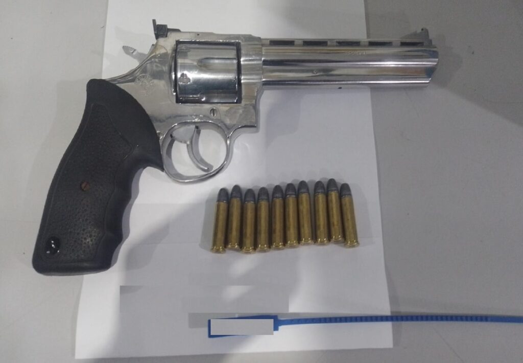 Homem usa arma com numeração raspada para dar tiros e diz que "era só um teste"; ele foi preso em Jacareí