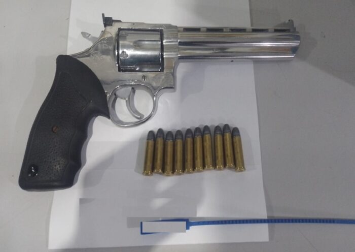 Homem usa arma com numeração raspada para dar tiros e diz que "era só um teste"; ele foi preso em Jacareí