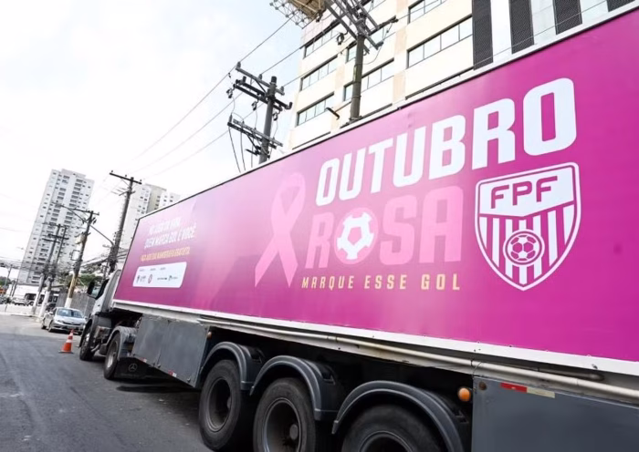 Carreta do Outubro Rosa da FPF