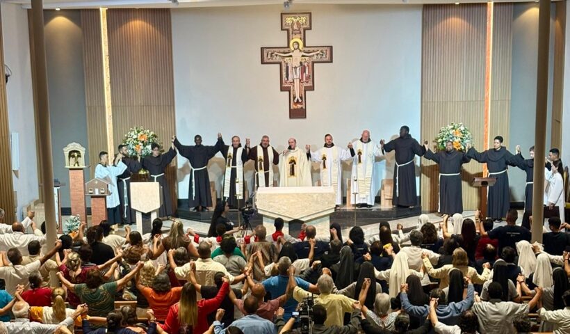 Dia de São Frei Galvão tem missas, procissão e shows neste domingo (25) em Guaratinguetá