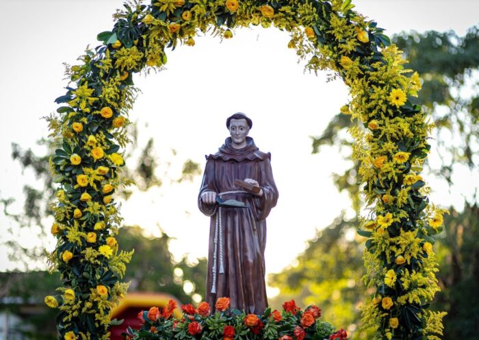 Festa de Frei Galvão terá novena, shows e procissões em Guaratinguetá