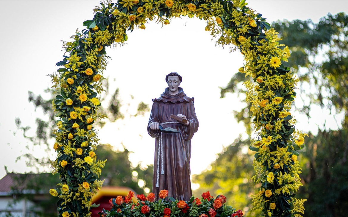 Festa de Frei Galvão terá novena, shows e procissões em Guaratinguetá