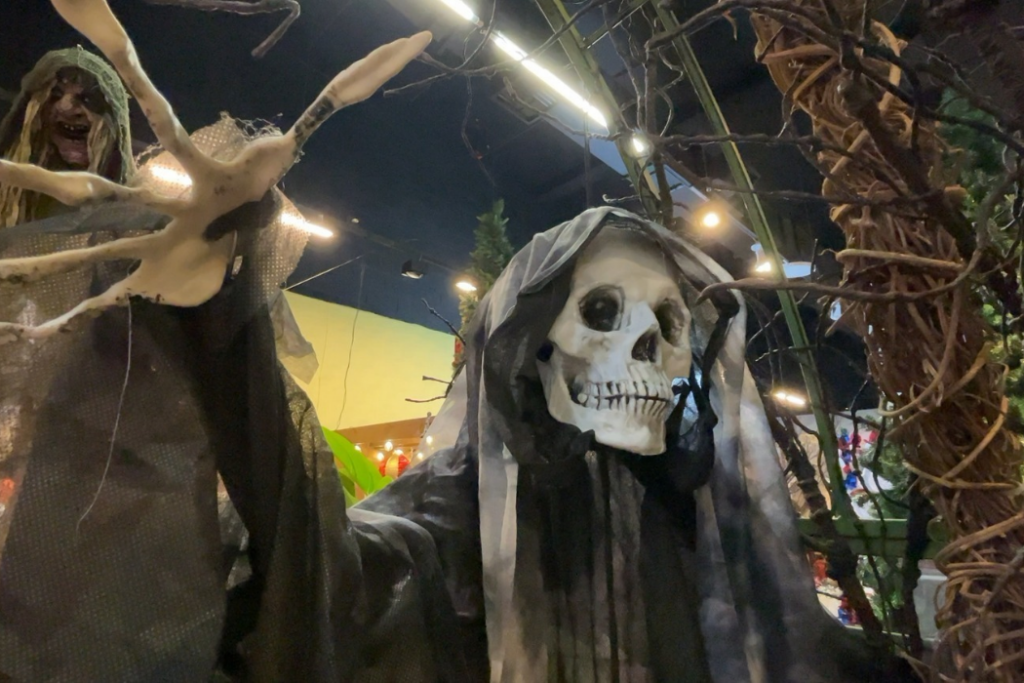 Halloween deve impulsionar as vendas de doces, fantasias e artigos de decoração na RMVale, com projeção de crescimento de 12%.