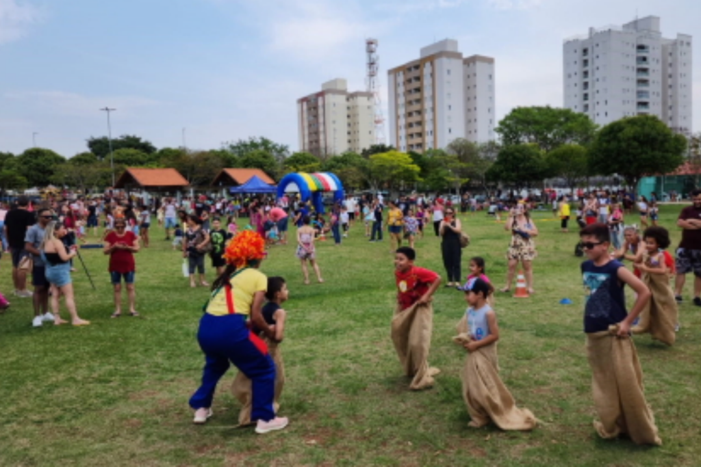 Jacareí terá programação gratuita de Dia das Crianças em 12 de outubro, com circo, contação de histórias, oficinas, música e brinquedos no Parque da Cidade.