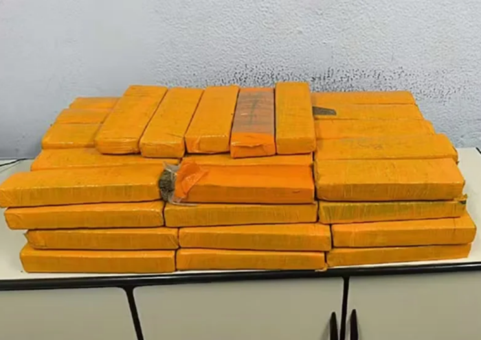 Polícia apreende 30 kg de maconha em freezer de adega no Jardim São Judas Tadeu, em São José dos Campos. Ninguém foi preso