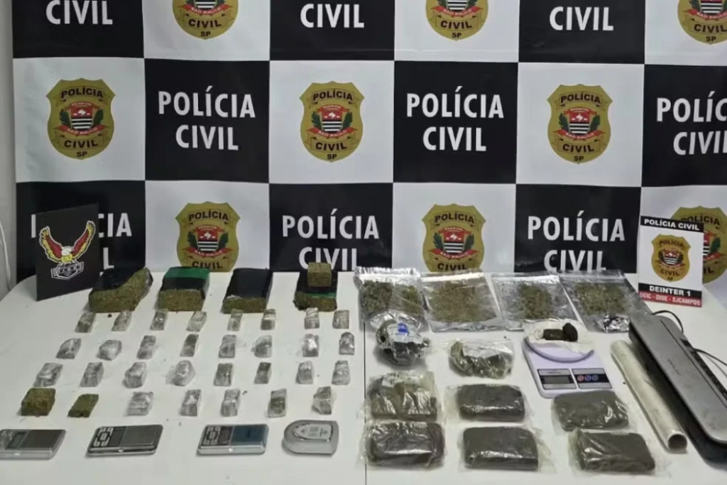 Homem é preso suspeito de vender drogas pelas redes sociais em São José dos Campos. Polícia Civil apreende cerca de 5 quilos de maconha.