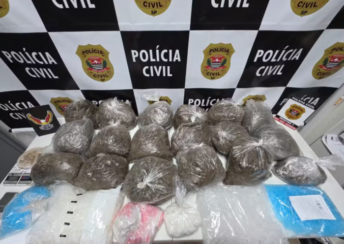 Polícia Civil apreende 17,8 kg de maconha e cocaína e prende uma pessoa por tráfico de drogas no bairro Chácaras Reunidas, em São José dos Campos.